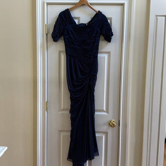 Tadashi Shoji Asymmetrical Navy Mesh Gown Dress SzM - Picture 4 of 8
